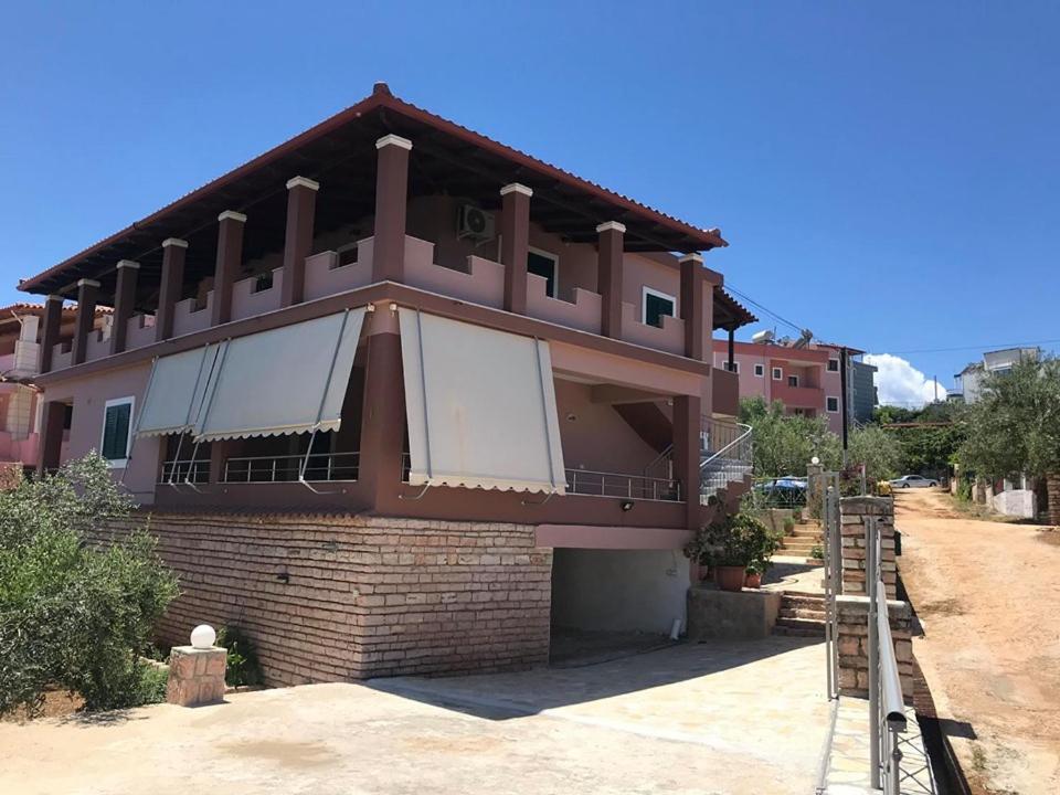 Victoria Apartments Ксамил Екстериор снимка